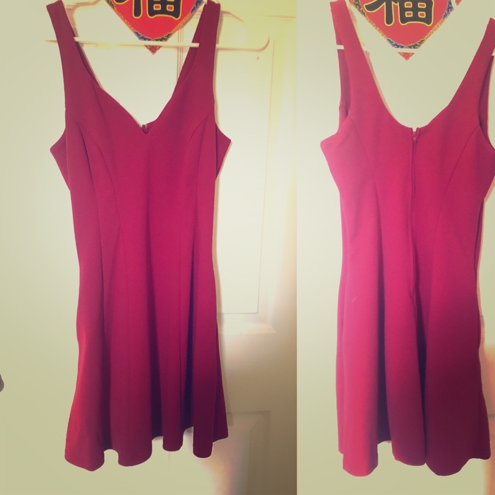 Extraordinary short red dress!